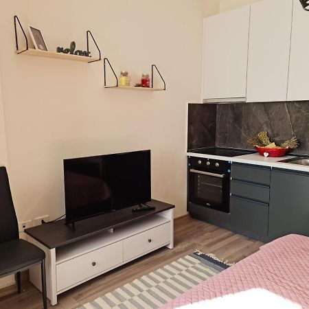 Lovely One Bedroom Studio In Тирана Екстер'єр фото