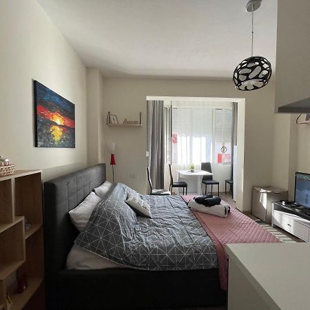 Lovely One Bedroom Studio In Тирана Екстер'єр фото