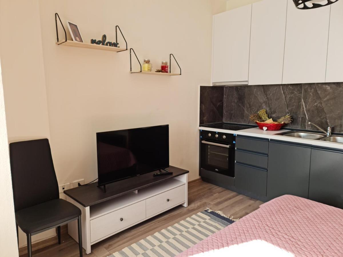 Lovely One Bedroom Studio In Тирана Екстер'єр фото