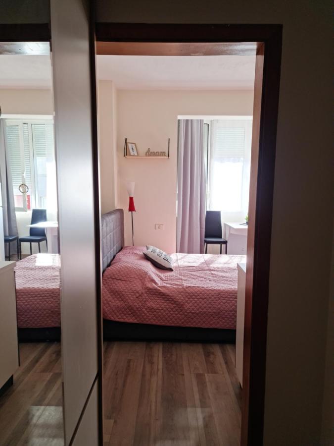 Lovely One Bedroom Studio In Тирана Екстер'єр фото