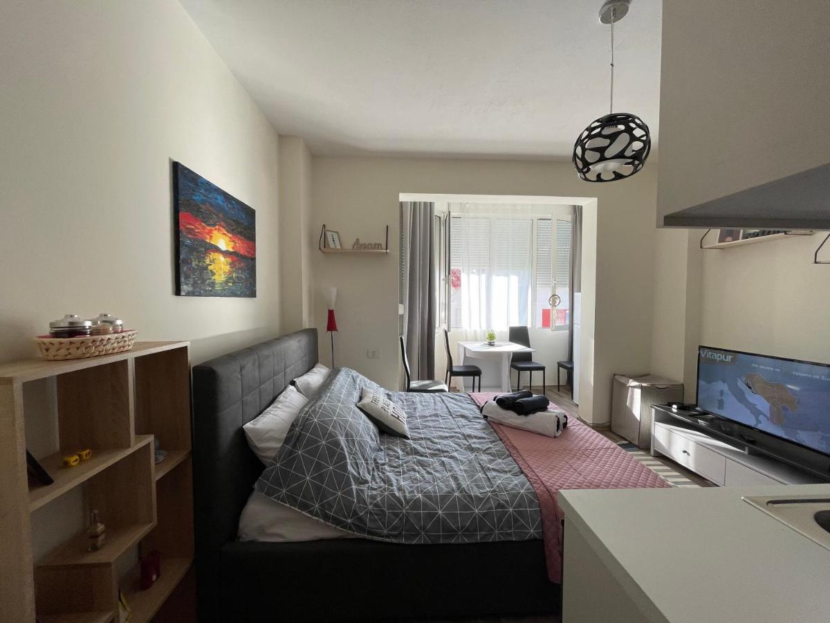 Lovely One Bedroom Studio In Тирана Екстер'єр фото